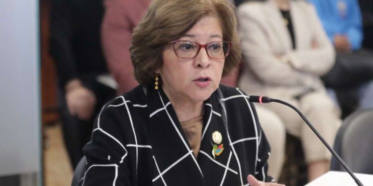 Ecuador inicia el proceso para establecer el salario básico de 2026