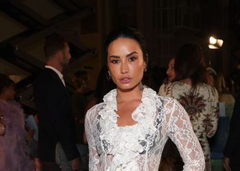 Demi Lovato continúa su era nupcial en Vogue World 2025: Hollywood