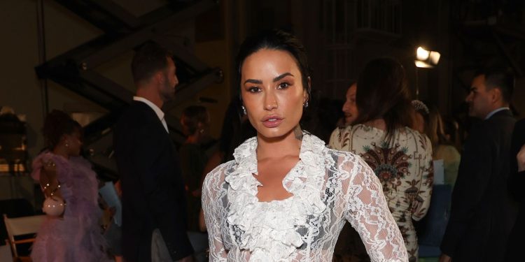 Demi Lovato continúa su era nupcial en Vogue World 2025: Hollywood