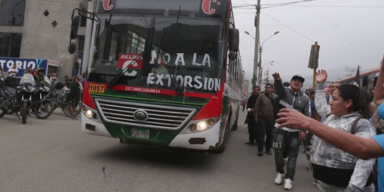 Gremios de Transportistas Anuncian Que el Paro se Extendería Hasta Este Martes 7 de Octubre | Últimas | Lima