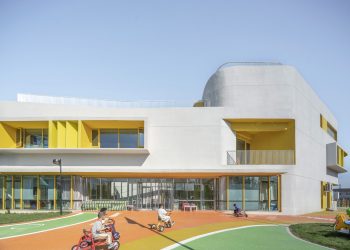 Beijing Gaoliing Kindergarten / Mat Office