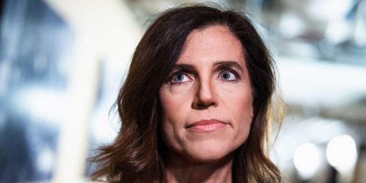 Nancy Mace maldice y reprende a policías confundidos en crisis de aeropuerto: informe policial