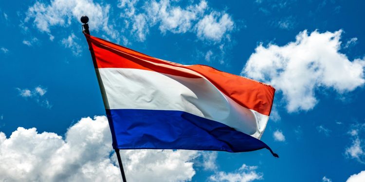 Experian multada con 3,2 millones de dólares por recopilación masiva de datos personales