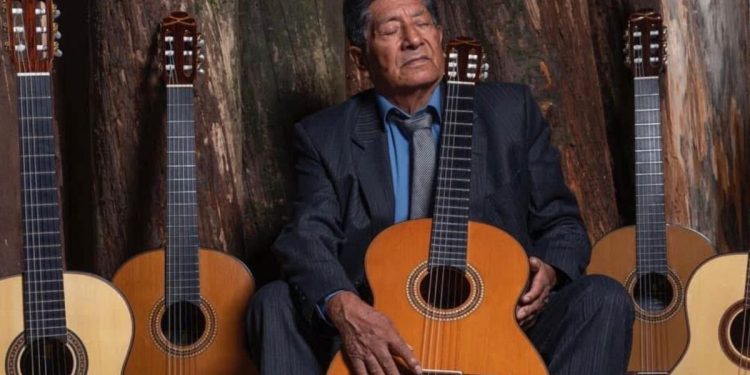 Falleció en Ecuador el maestro luthier Olivo Chiliquinga a los 86 años
