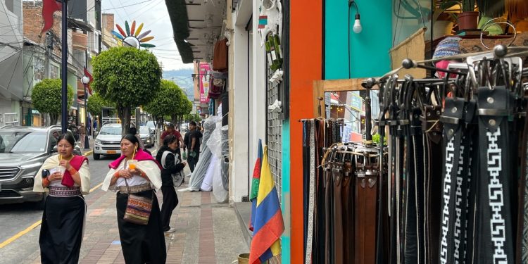 Otavalo intenta recuperarse tras un mes de paro indígena