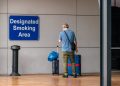 Un importante aeropuerto de EE.UU. quiere añadir un lugar para fumar