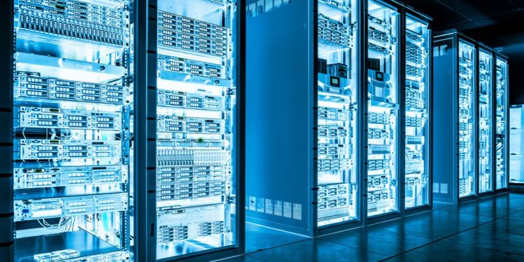 ¿Bandera roja o pista falsa? Así es como se comparan las huellas de energía, agua y carbono de la IA a escala global