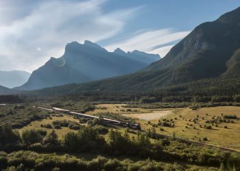Este viaje en tren de 60 días es un viaje alrededor del mundo a bordo de 8 trenes de lujo