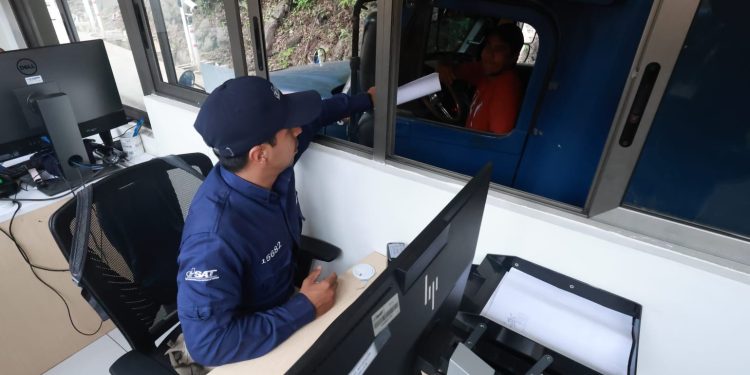 Tipo de cambio estable e inflación controlada elevan recaudación y alcanzaría los Q111 mil millones