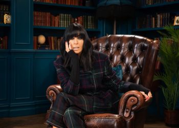 El atuendo exacto de Claudia Winkleman en el episodio 3 de Celebrity Traitors