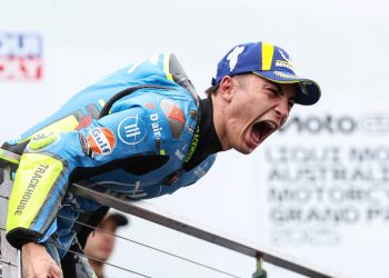 La alegría eufórica de Raúl Fernández en el podio