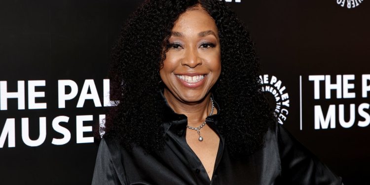 Shonda Rhimes habla sobre sus problemas de salud pasados ​​y cómo pensó que ya estaría muerta