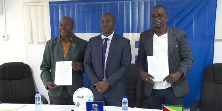 Mini lanzamientos de fútbol de financiación de la FIFA