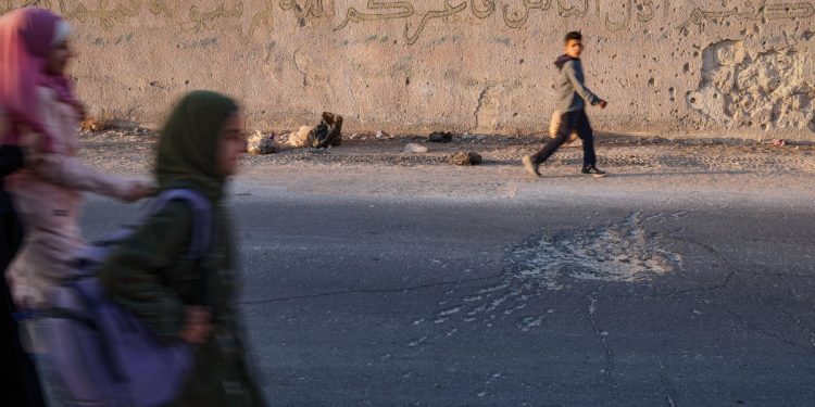 Los estudiantes sirios regresan a las escuelas desnudas por el conflicto