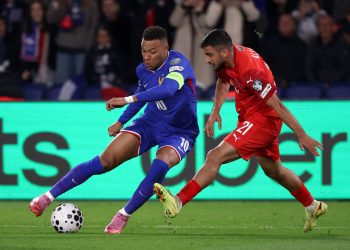 Mbappé acerca a Francia al Mundial y Alemania recupera las riendas de su destino