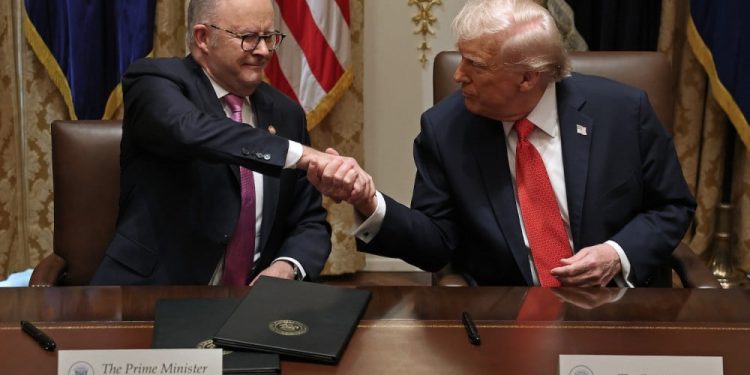 Estados Unidos y Australia firman un acuerdo sobre minerales críticos para contrarrestar a China