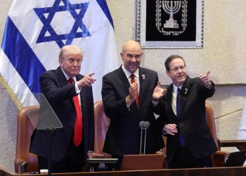 Trump da vuelta de victoria en discurso ante la Knesset