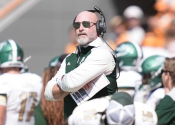 La UAB despide al entrenador Trent Dilfer a mitad de la tercera temporada