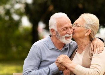 Su mayor sueño era casarse y ser amada: lo logró a los 76 años tras conocer a un hombre de 81 en un sitio web de citas | nnda nnrt | REVISTA