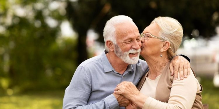 Su mayor sueño era casarse y ser amada: lo logró a los 76 años tras conocer a un hombre de 81 en un sitio web de citas | nnda nnrt | REVISTA