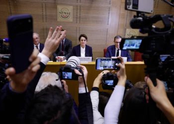 Fiscalía confirma los arrestos del robo del Louvre, pero lamenta su difusión «precipitada»