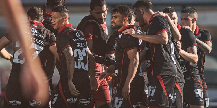 Video: El Tanto de Raúl Cáceres en la Derrota de Vitoria – Fútbol Internacional