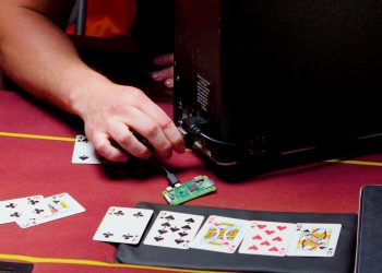 Cómo los barajadores de cartas pirateados supuestamente permitieron una estafa de póquer impulsada por la mafia que sacudió a la NBA