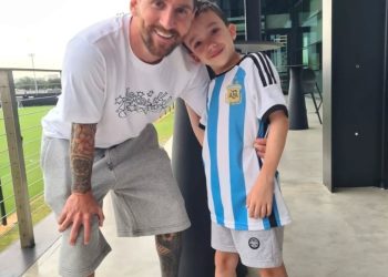 La emotiva historia del nene que se volvió viral después de conocer a Messi :: Olé