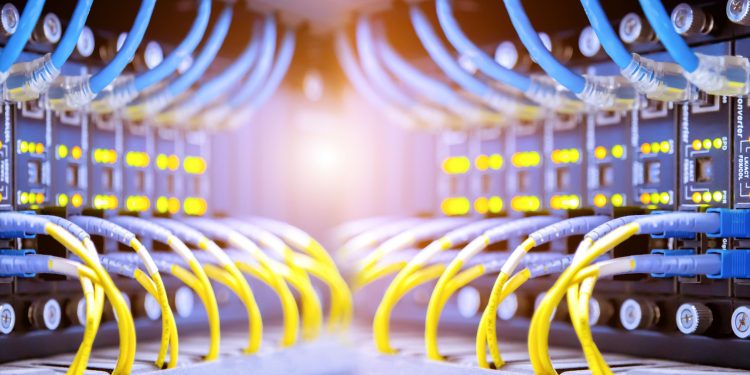 Esta enorme alianza tecnológica se enfrenta a InfiniBand con un sueño de Ethernet abierto para superclusters de IA de próxima generación.