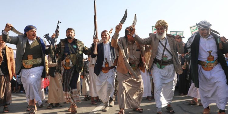 Los rebeldes hutíes de Yemen detienen a 20 empleados de la ONU y confiscan equipos