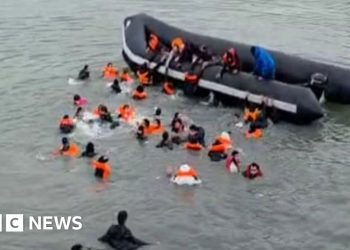 Francia se retira de su promesa de interceptar barcos de inmigrantes, le dicen fuentes a la BBC