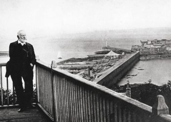Bajo la pluma de Édouard Launet y Salim Bachi, Victor Hugo y la mar