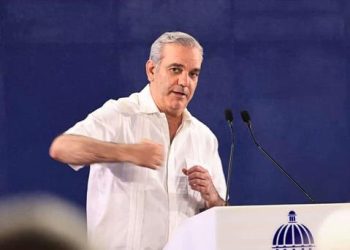 Abinader: llegará el doble sueldo y la famosa brisita navideña