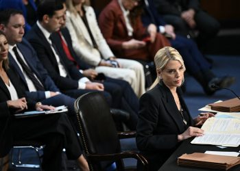 La Fiscal General de los Estados Unidos Pam Bondi choca con los críticos en la audiencia del Senado clave | Noticias del gobierno