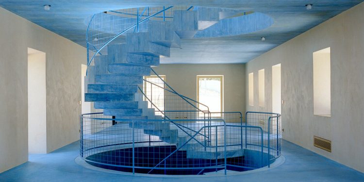 Arquitectura-G incorpora el núcleo de concreto azul en la residencia portuguesa