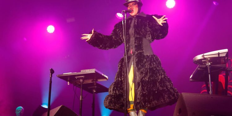 La néo soul revit con Erykah Badu en concierto en París