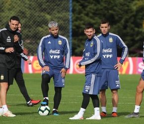 Kun Agüero: del «queremos que Messi juegue para siempre» al gran elogio por el «proceso de renovación natural» de Scaloni en la Selección :: Olé