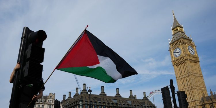 Palestina Protesta más tarde: Cientos a marchar a pesar de las llamadas de Starmer y la policía para cancelar después del ataque de Manchester