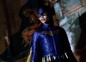 Al menos una estrella de 'Batgirl' todavía espera que salga