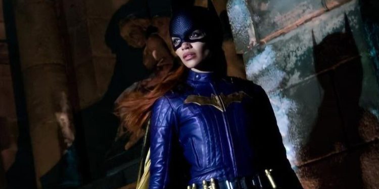 Al menos una estrella de 'Batgirl' todavía espera que salga