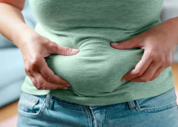La grasa abdominal aumenta los riesgos para la salud, incluso con un IMC normal