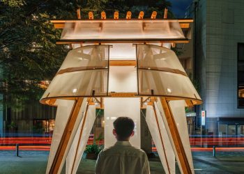 Instalación inspirada en velas tejidas de madera y tela de cheng tsung feng