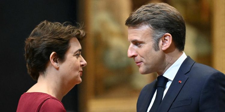 Después del fiasco del Cambriolage, el presidente del Louvre, Laurence des Cars, presentó su renuncia, quien lui a été rehusée.