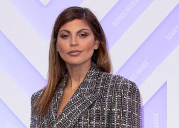 El humorista Nawell Madani acusado de haber hecho un golpe de pie a un niño de 6 años.