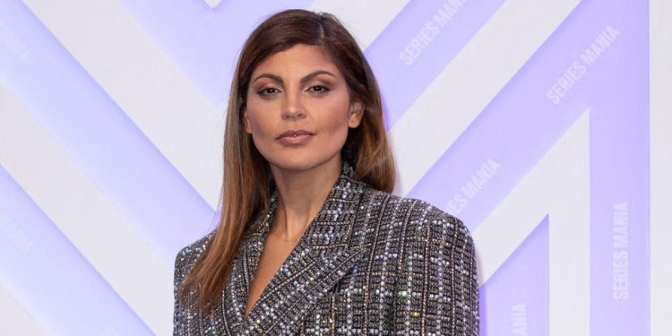 El humorista Nawell Madani acusado de haber hecho un golpe de pie a un niño de 6 años.