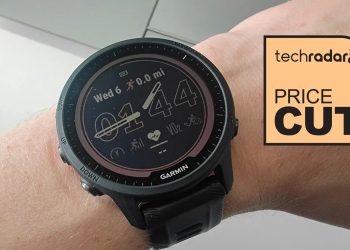 Este reloj deportivo de cinco estrellas es una compra fenomenal a precio completo, y acaba de recibir un descuento del 45% para Prime Day