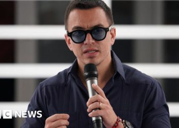 El presidente de Ecuador dice que fue objeto de envenenamiento por chocolate frustrado y mermelada