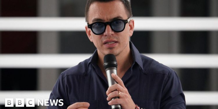 El presidente de Ecuador dice que fue objeto de envenenamiento por chocolate frustrado y mermelada