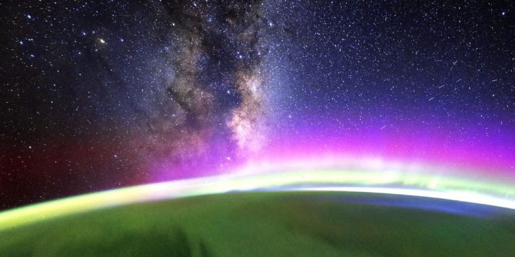 Nubes rosadas y estrellas de azul caliente: aquí están las fotos espaciales más geniales de 2025, hasta ahora