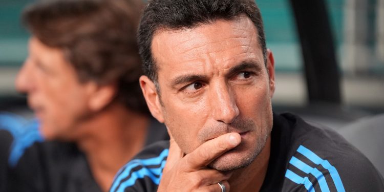 Scaloni, de “lo de Messi lo decidió yo” a “el martes jugarán los nuevos” :: Olé